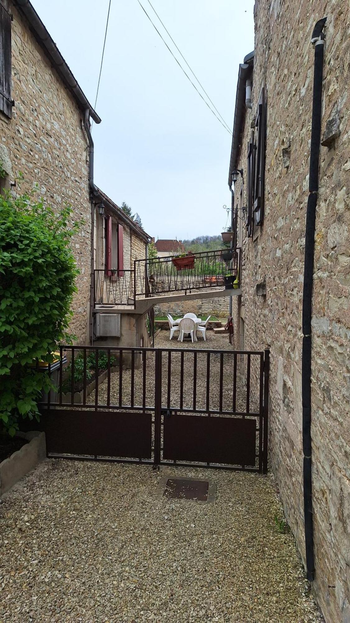 Gite La Passerelle Arcy-sur-Cure Luaran gambar